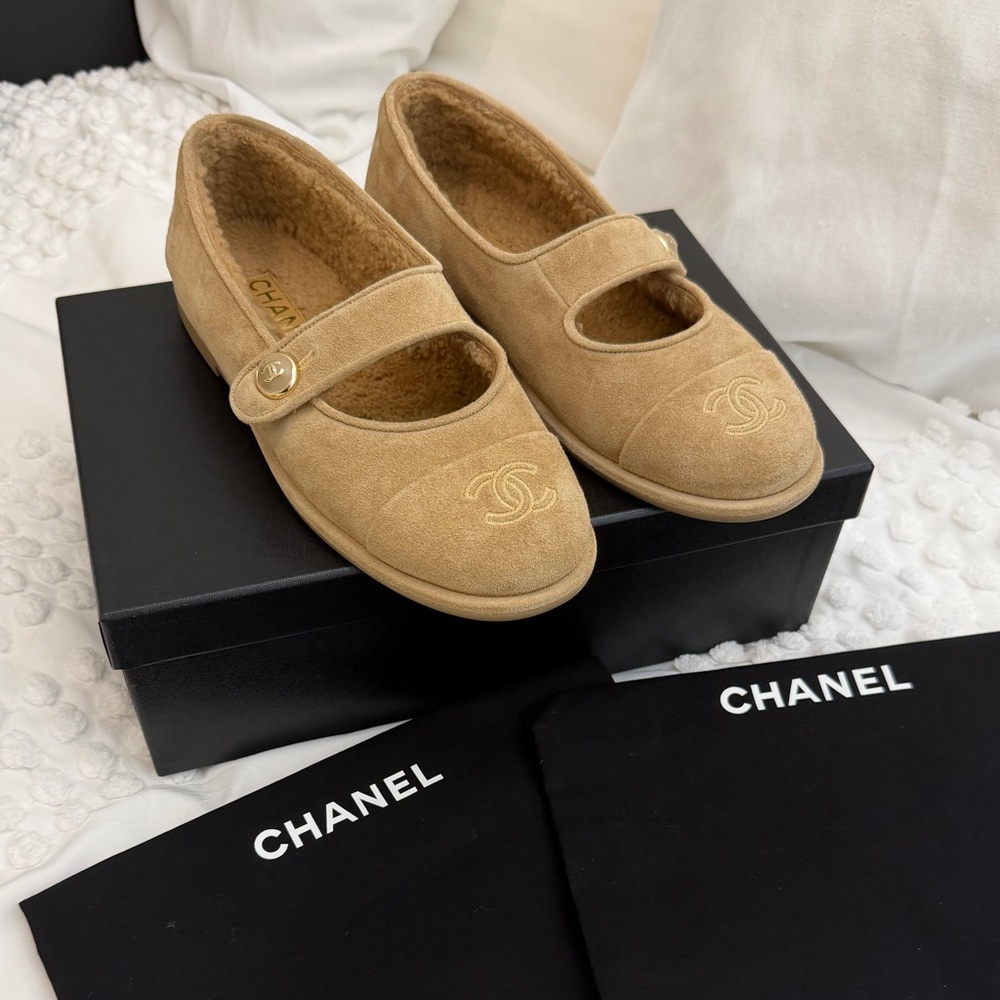 CHANEL Teddy Shearling Mary Janes Beige 38 BNIB SOLD OUT - Picture 2 of 12